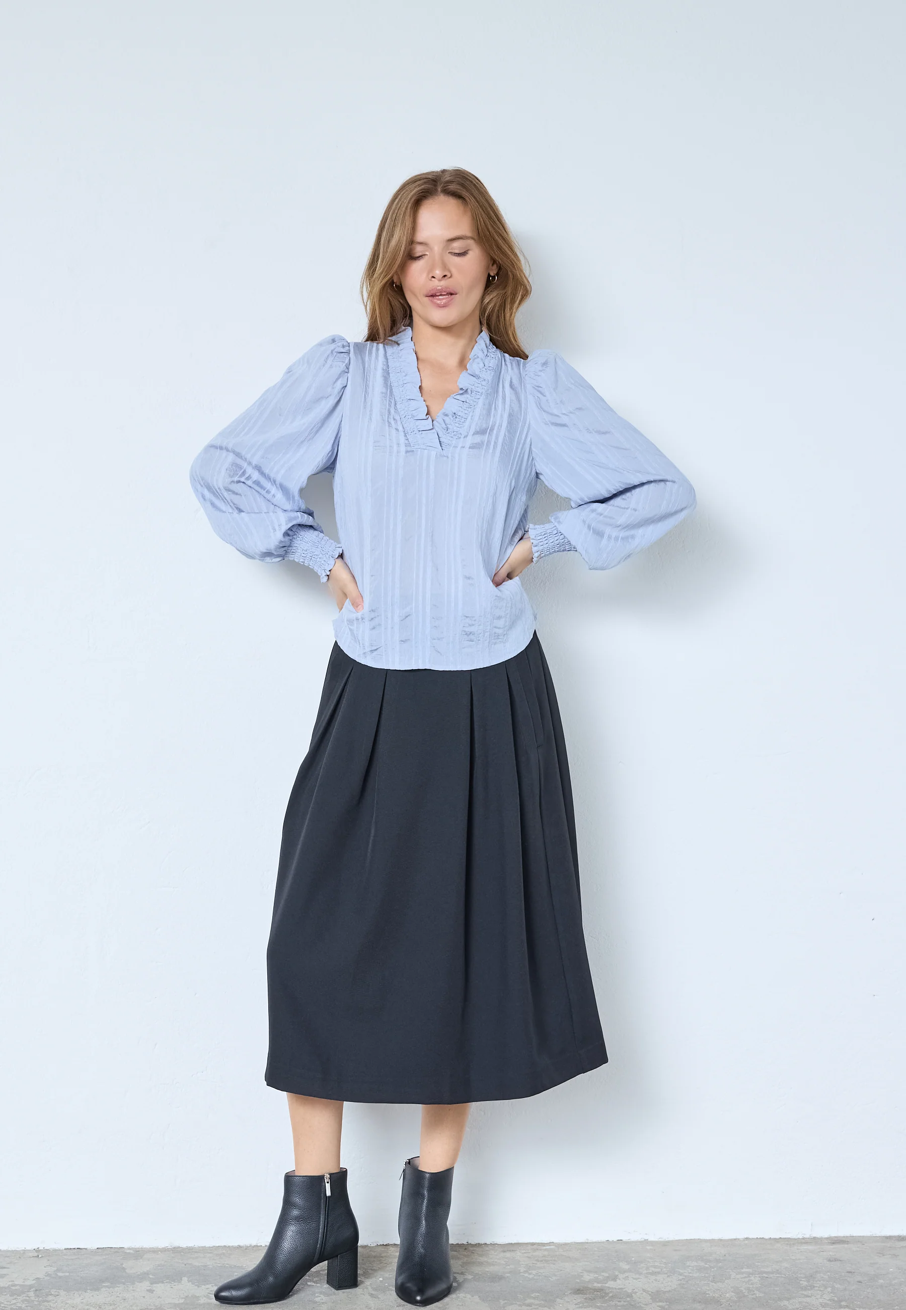 Co’Couture Kesicc V-Blouse Pale Blue - Image 4