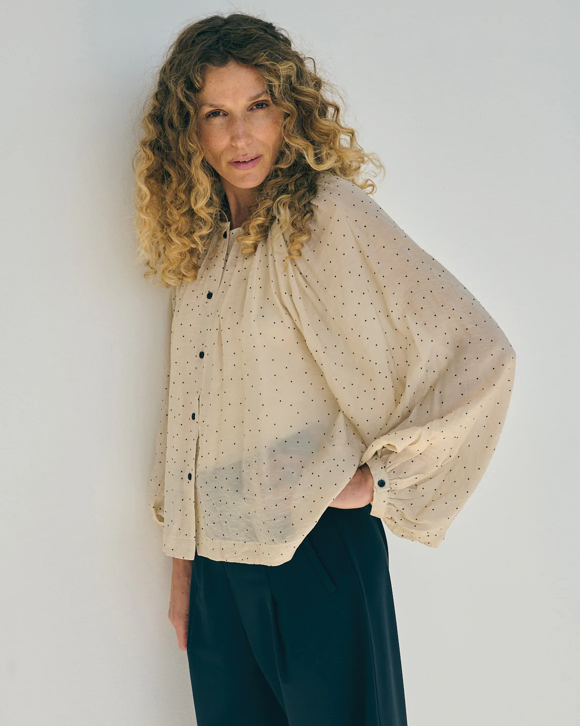 La Rouge Dot Shirt sand - Image 3