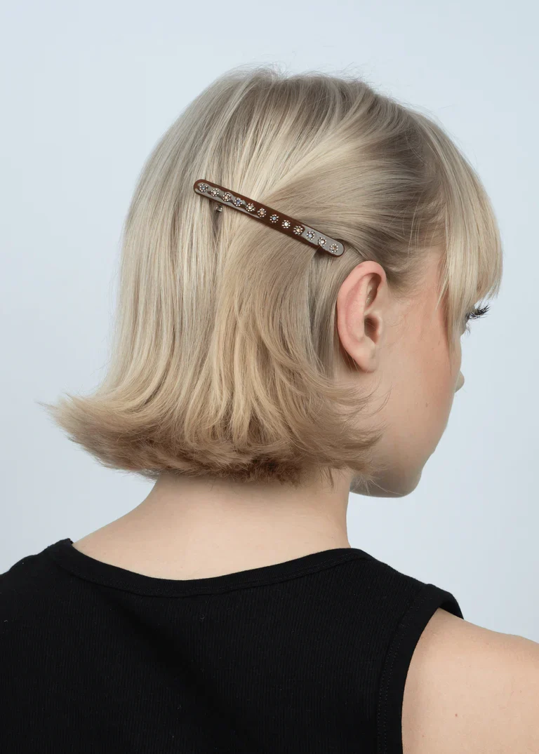 Sui Ava Evergreen Clip Brown - Image 2