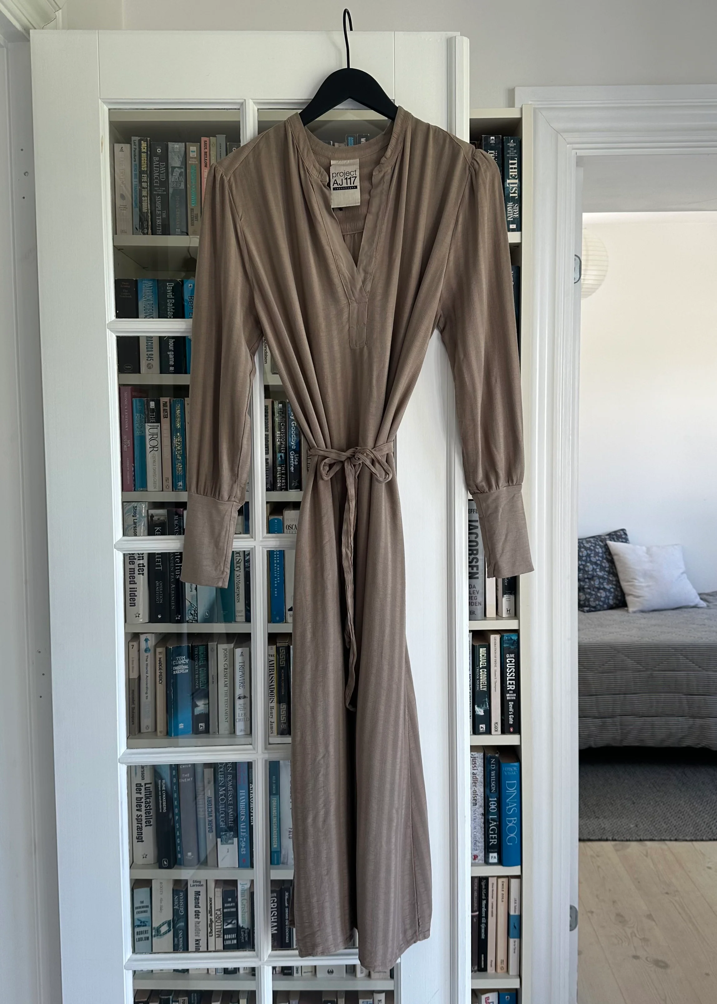 Project AJ117 Magdalena Dress Cinkle Visc Dobby Taupe - Image 3