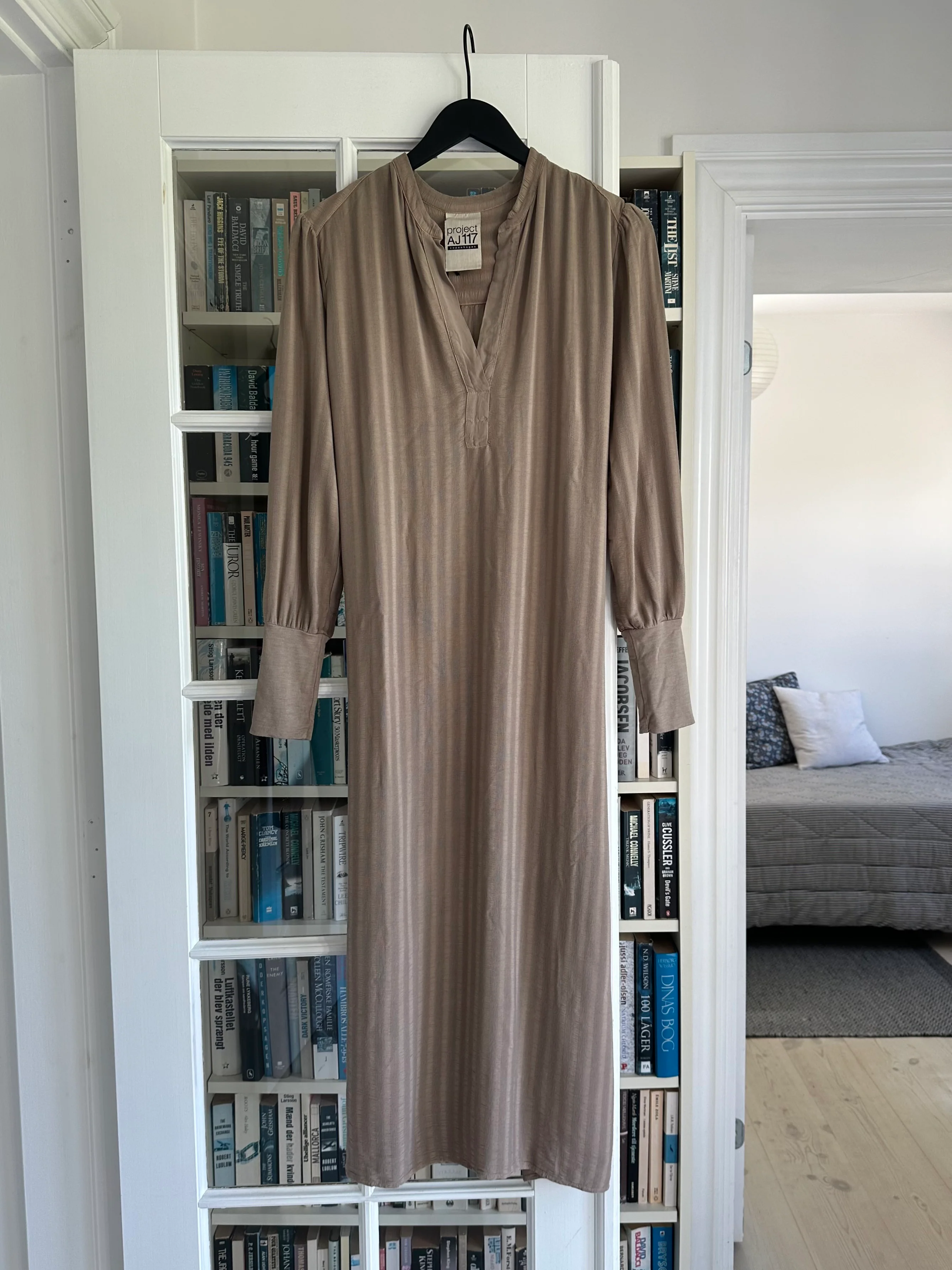 Project AJ117 Magdalena Dress Cinkle Visc Dobby Taupe - Image 5
