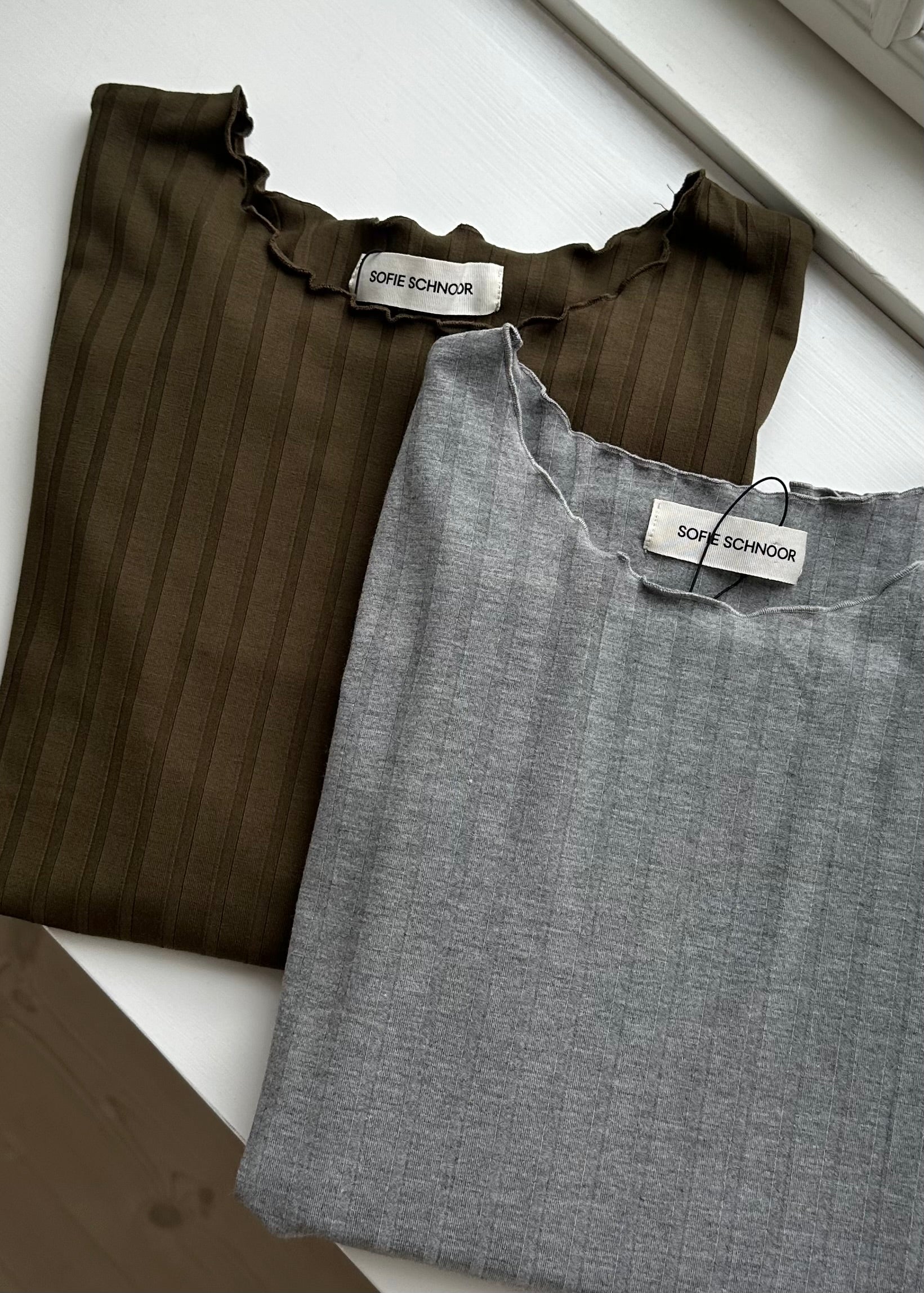 Sofie Schnoor S243320 Mattiesw t-shirt long sleeve grey melange - Image 4