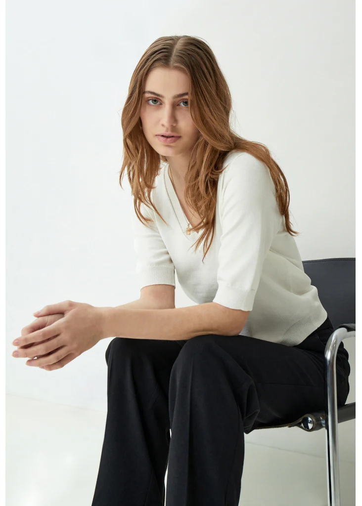 MSMilla V-Neck Knit Tee white - Image 4