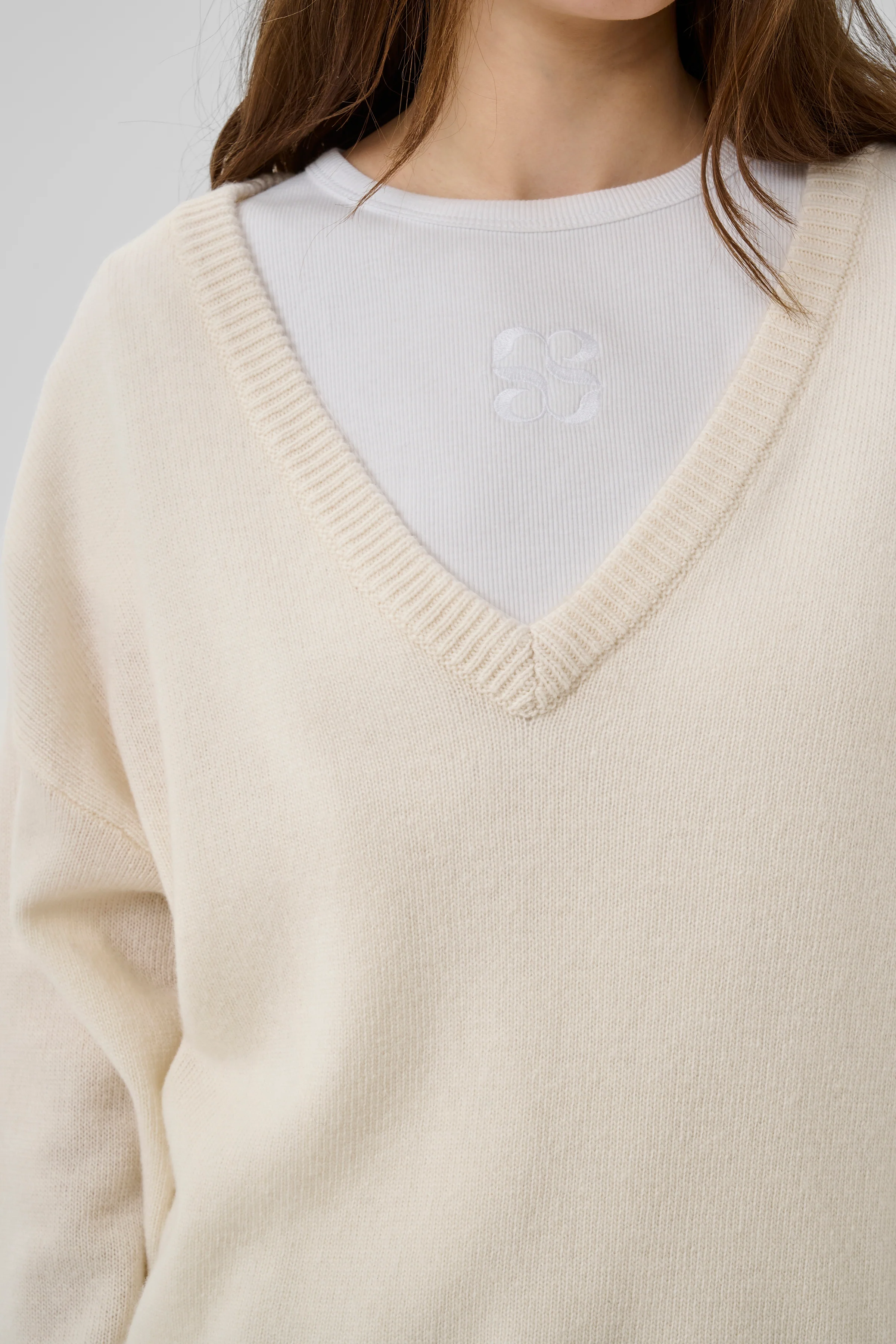 My Essential Wardrobe MWHuxi V-Neck Knit Pullover off-white - Image 4