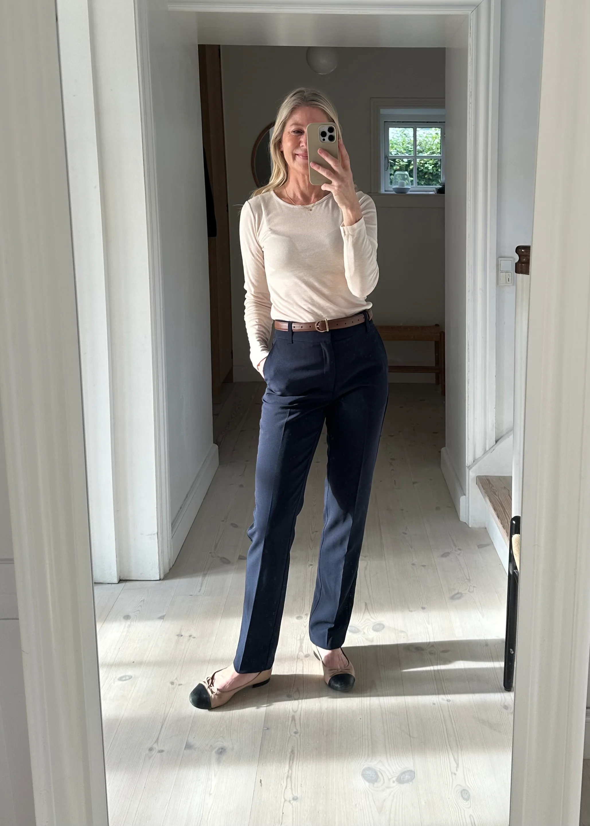 My Essential Wardrobe 26 The Tailored Straight Pant dark blue - Image 4