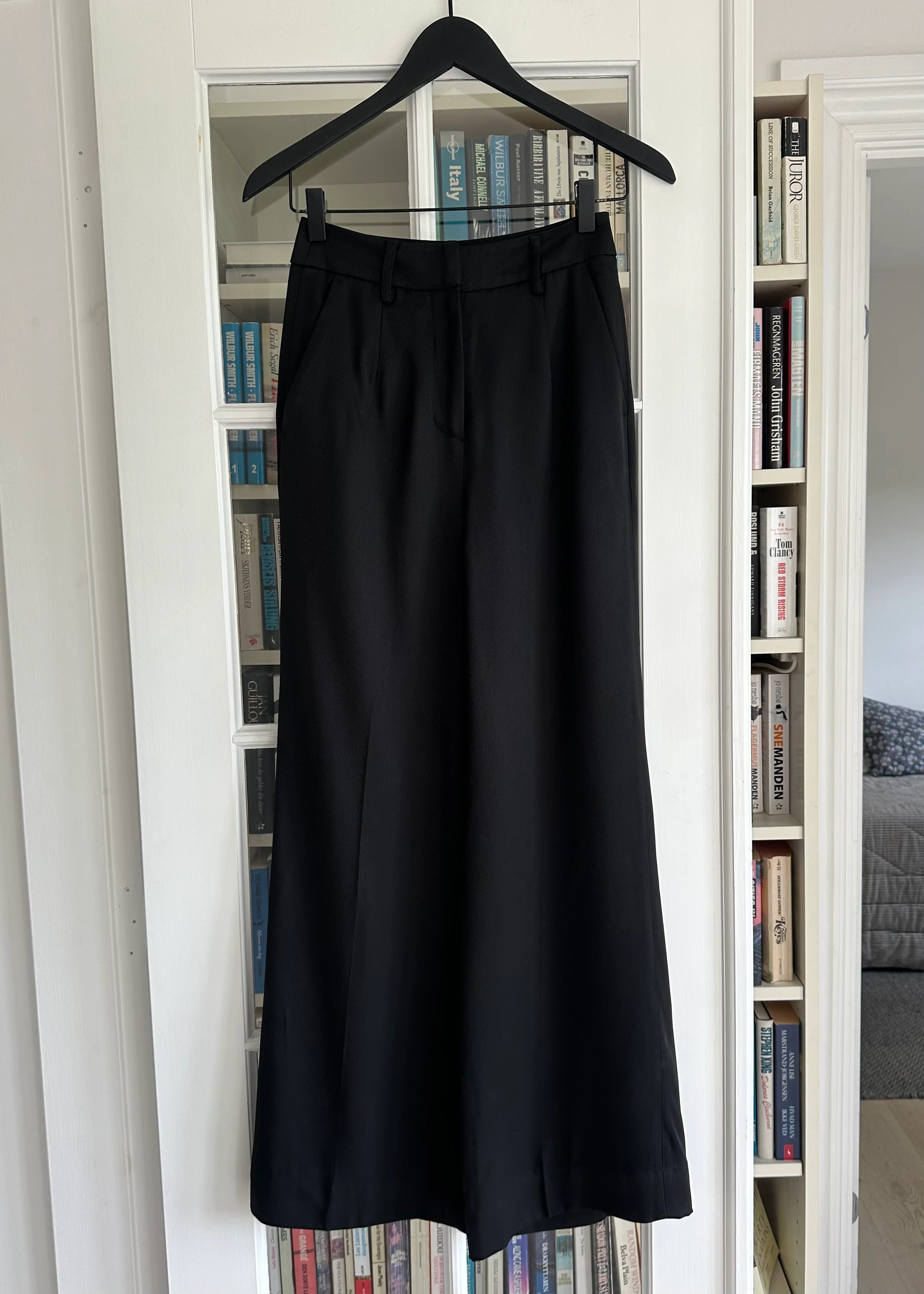 Urban Pioneers Naia Pants Black - Image 4