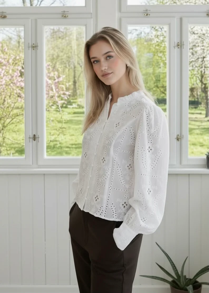 Neo Noir Gilda Embroidery Blouse White - Image 2