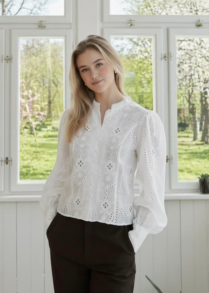 Neo Noir Gilda Embroidery Blouse White - Image 3