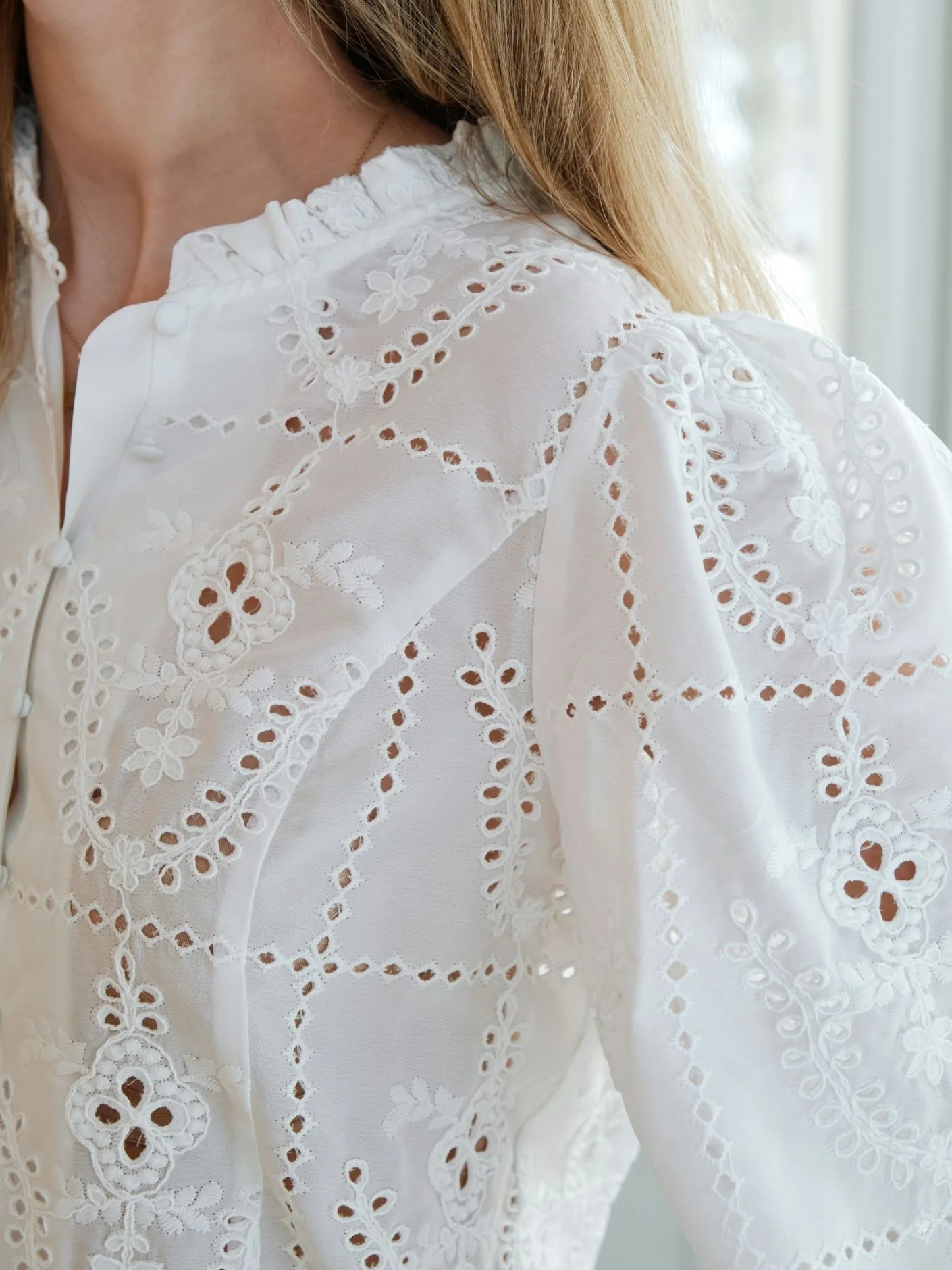 Neo Noir Gilda Embroidery Blouse White - Image 4