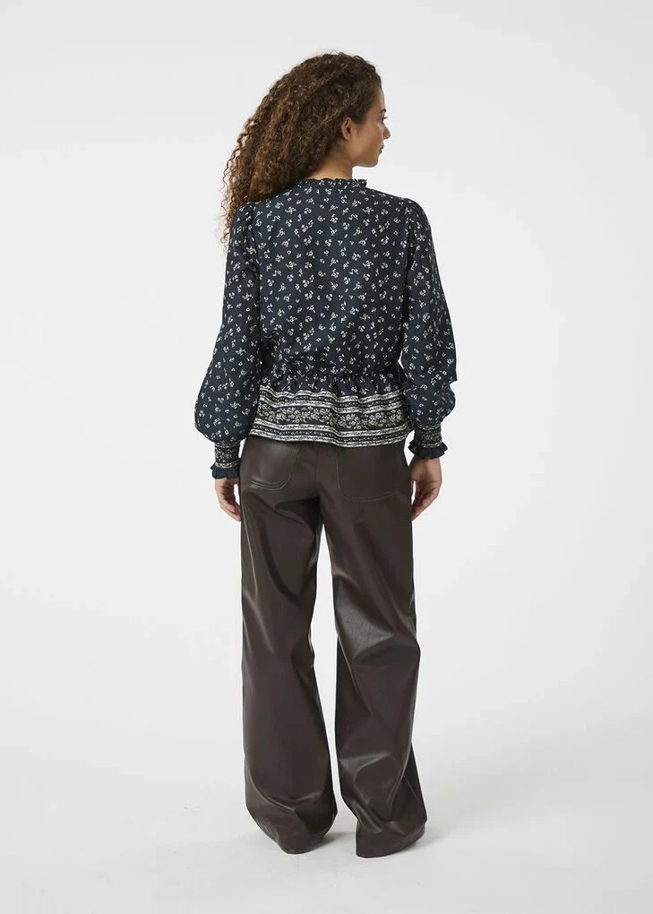 Neo Noir Ora Mini Border Blouse navy camel - Image 8