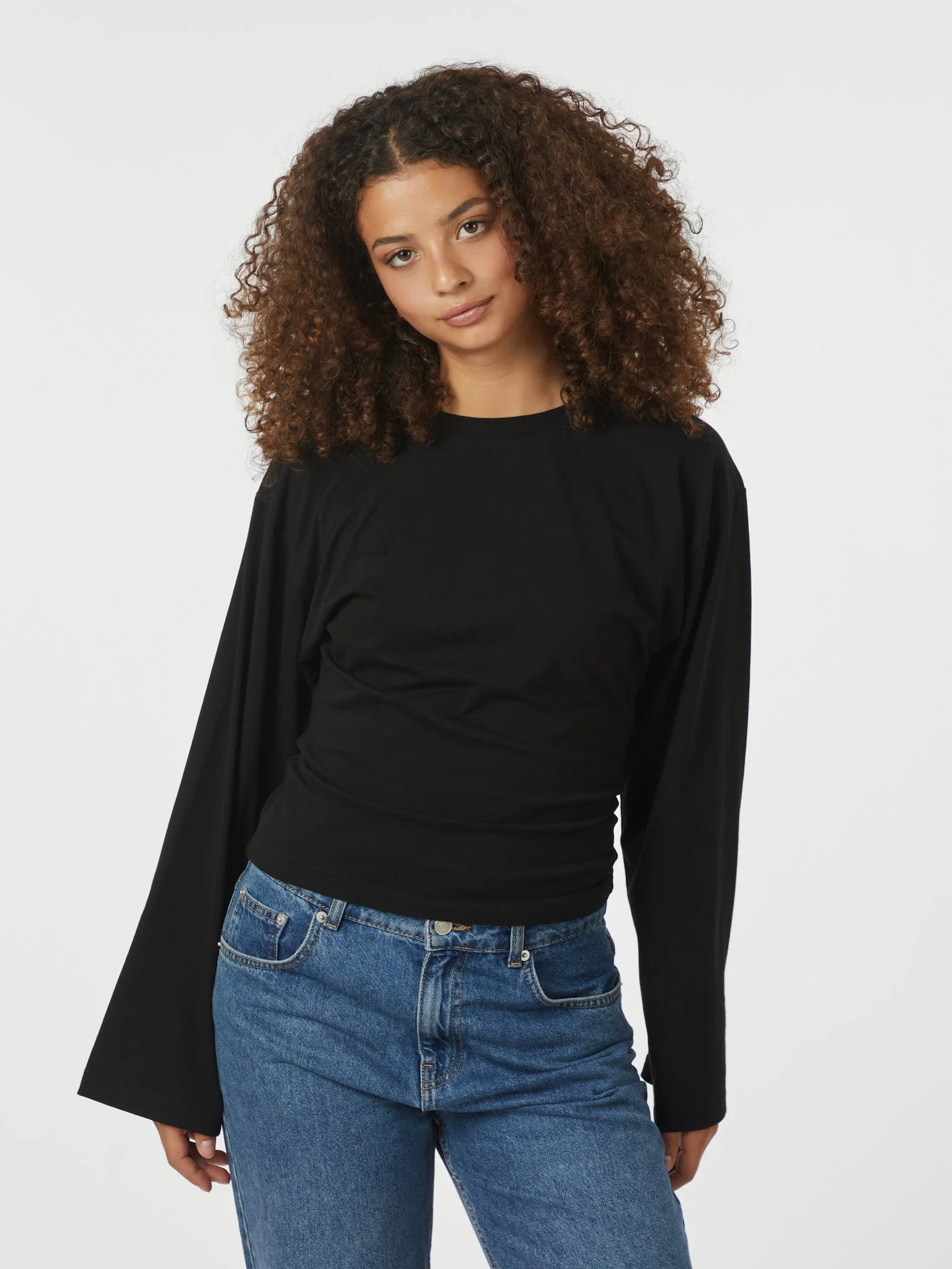 Neo Noir Paska Boxy Long Tee Black - Image 2