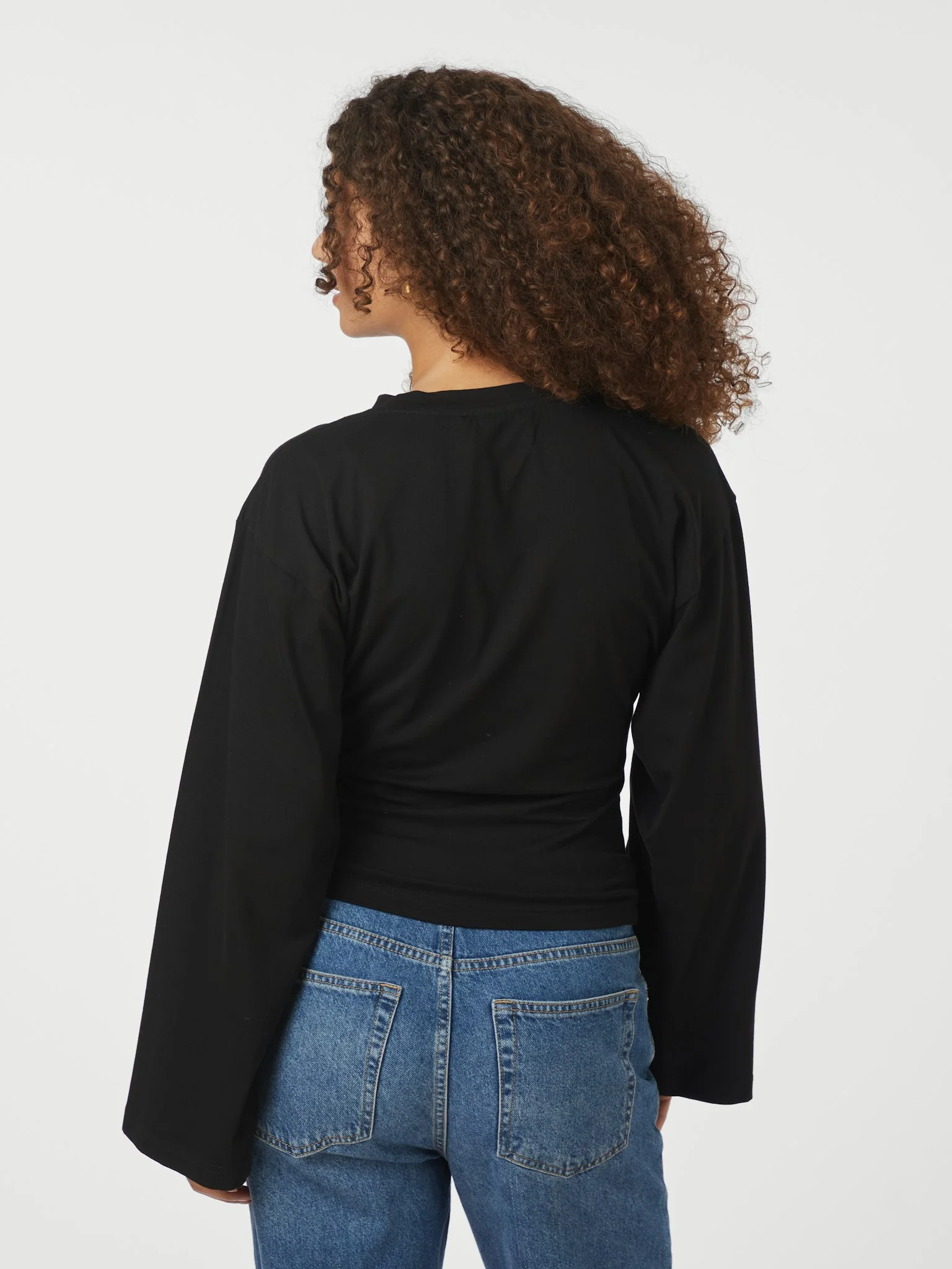Neo Noir Paska Boxy Long Tee Black - Image 3