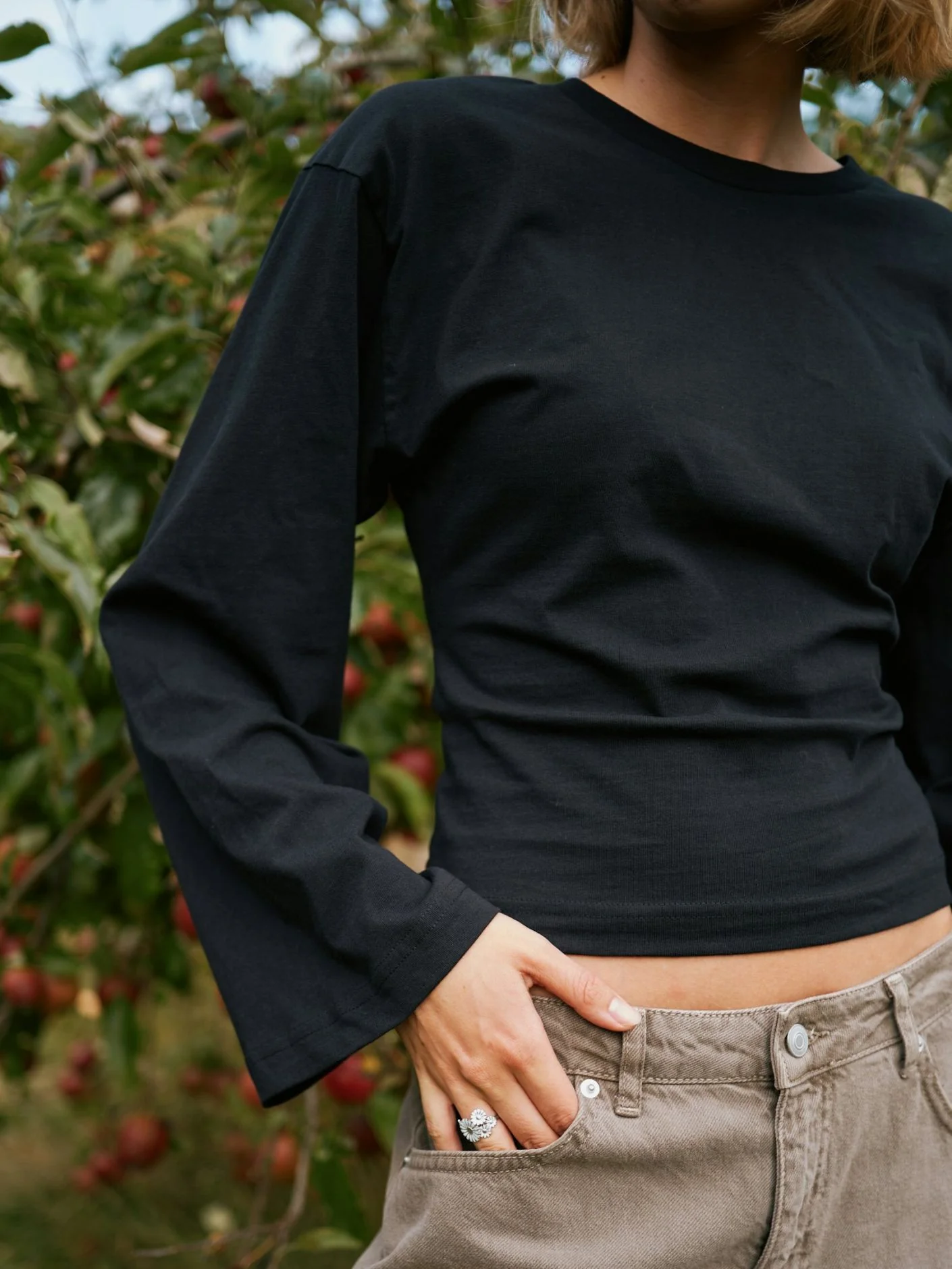 Neo Noir Paska Boxy Long Tee Black - Image 7