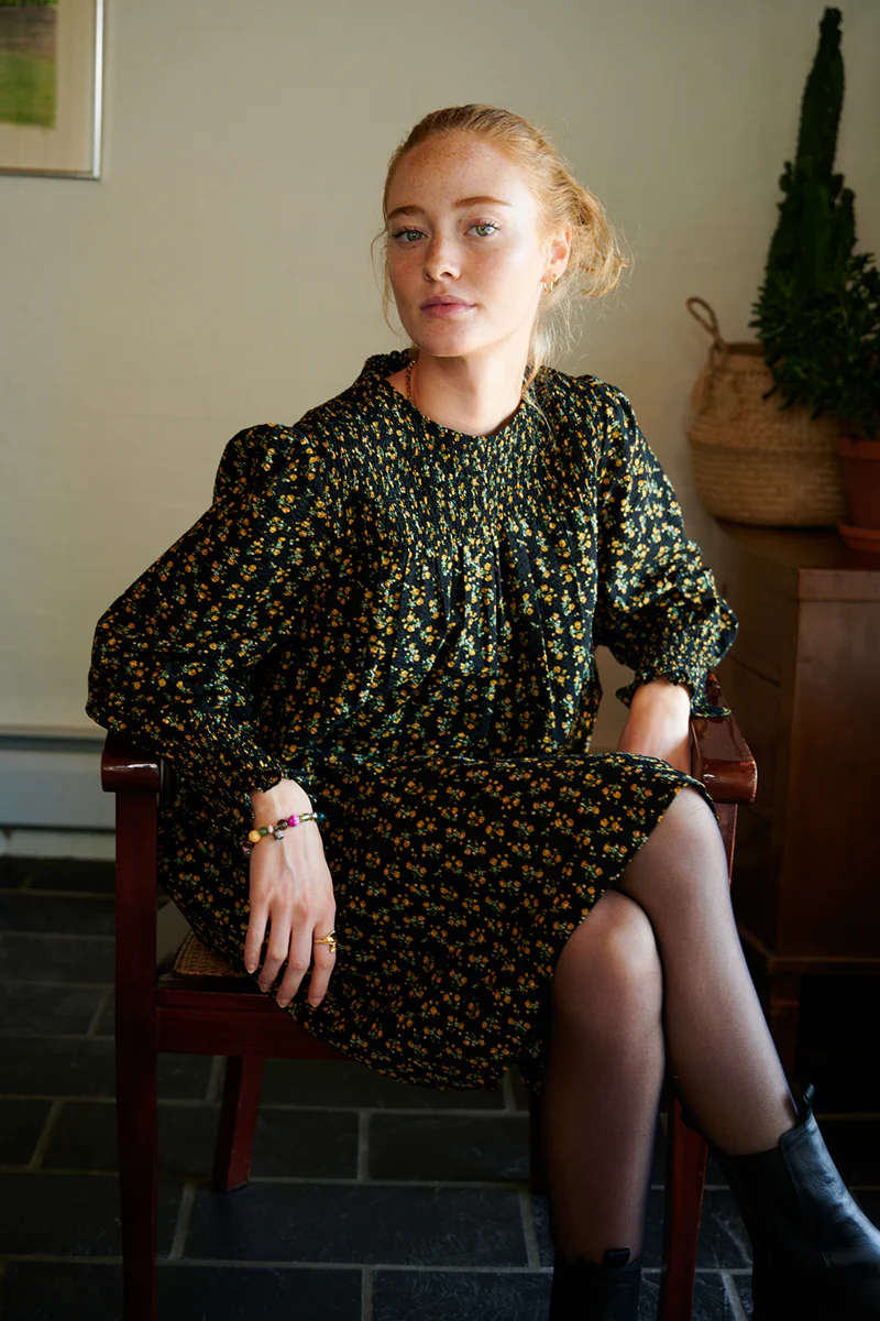 Noella Ava kjole black/yellow flower - Image 4