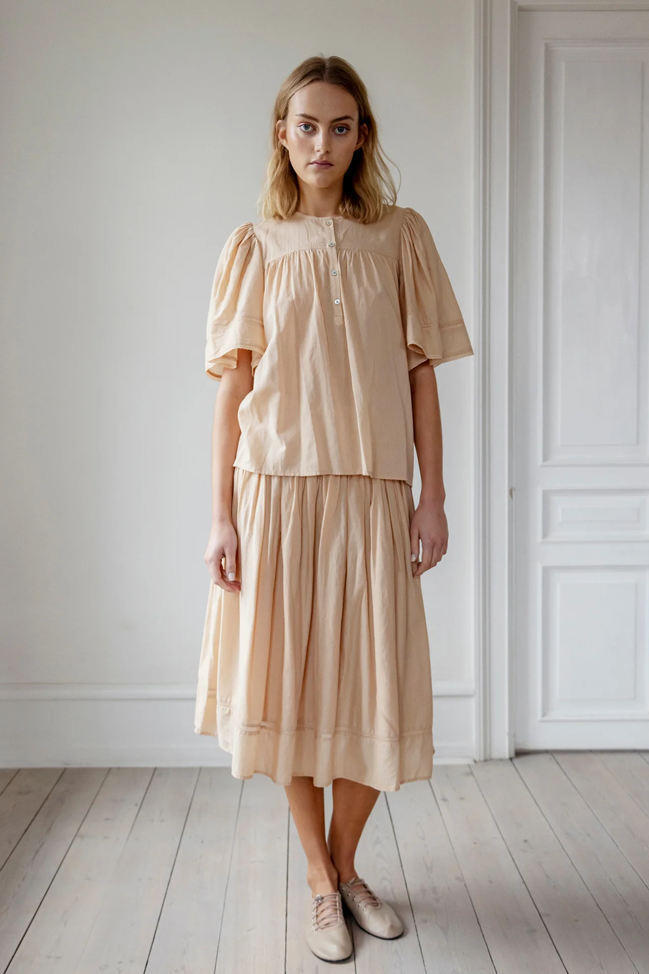 Project AJ117 Cleo Blouse Sand - Image 3