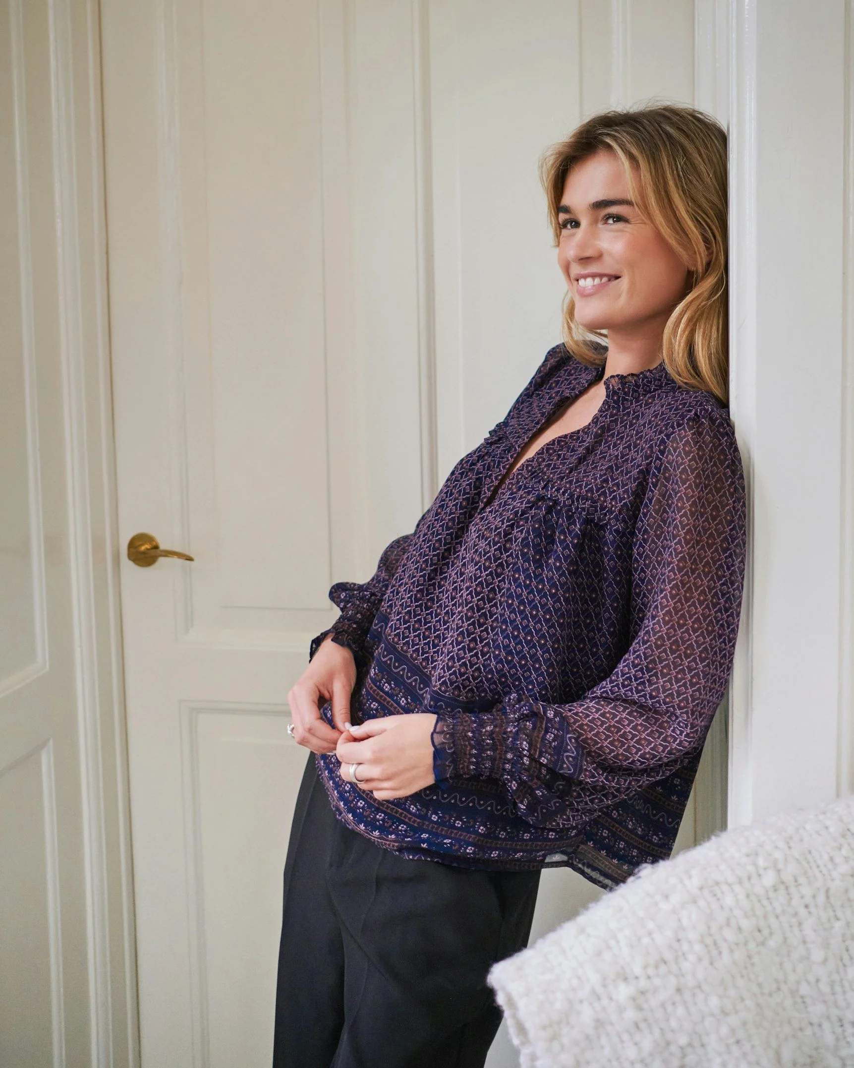 Neo Noir Rhia Border Pattern Blouse navy - Image 3