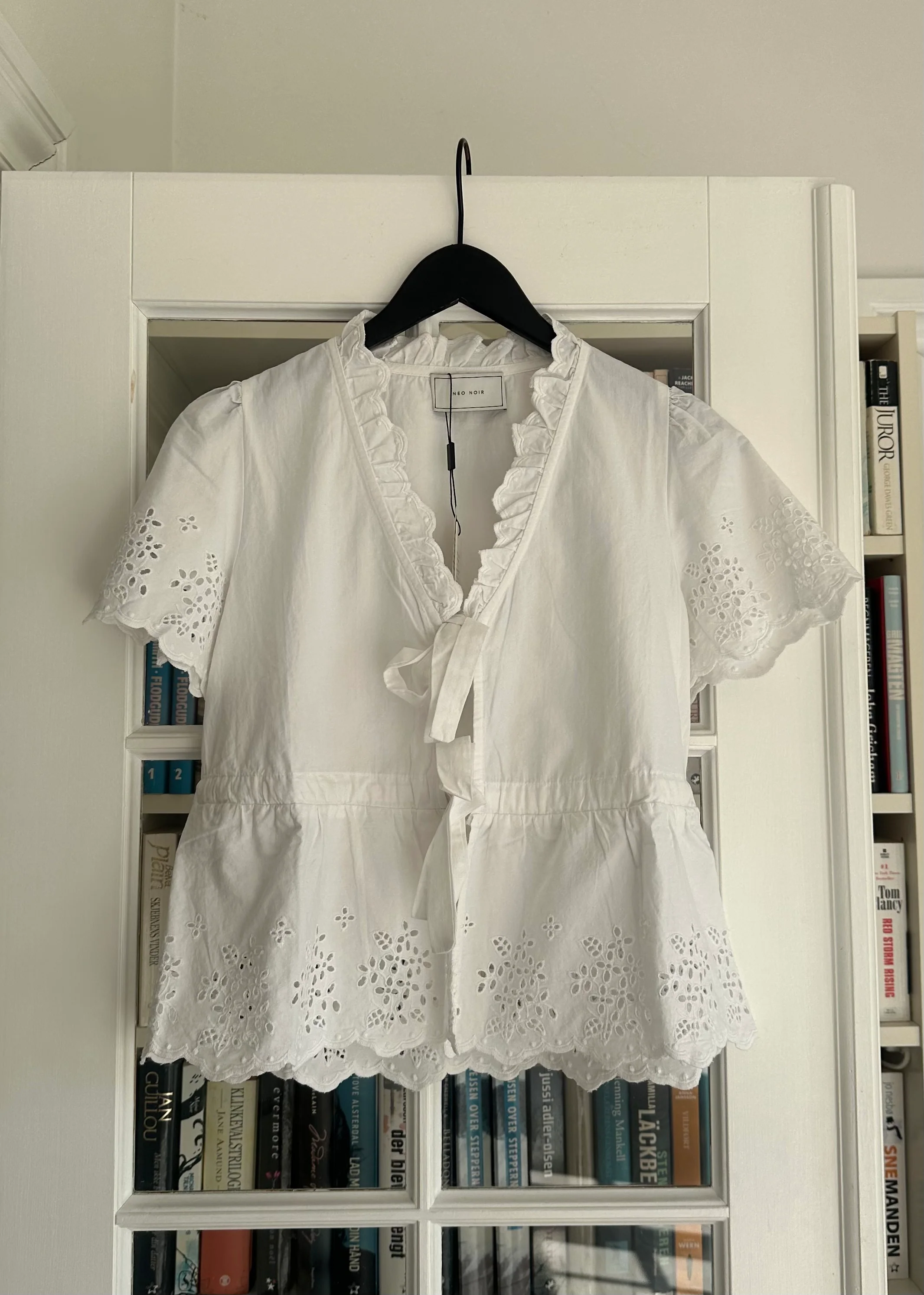 Neo Noir Satsi Embroidery Blouse White - Image 3