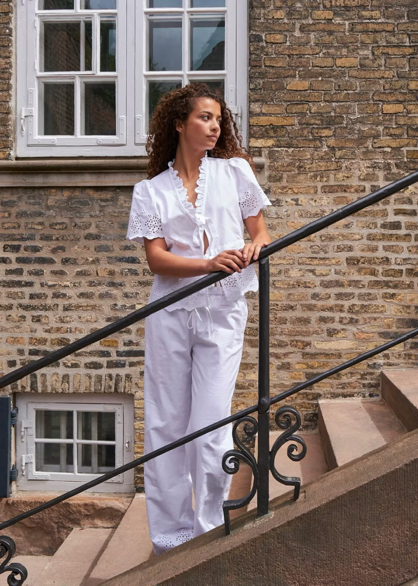 Neo Noir Satsi Embroidery Blouse White - Image 5