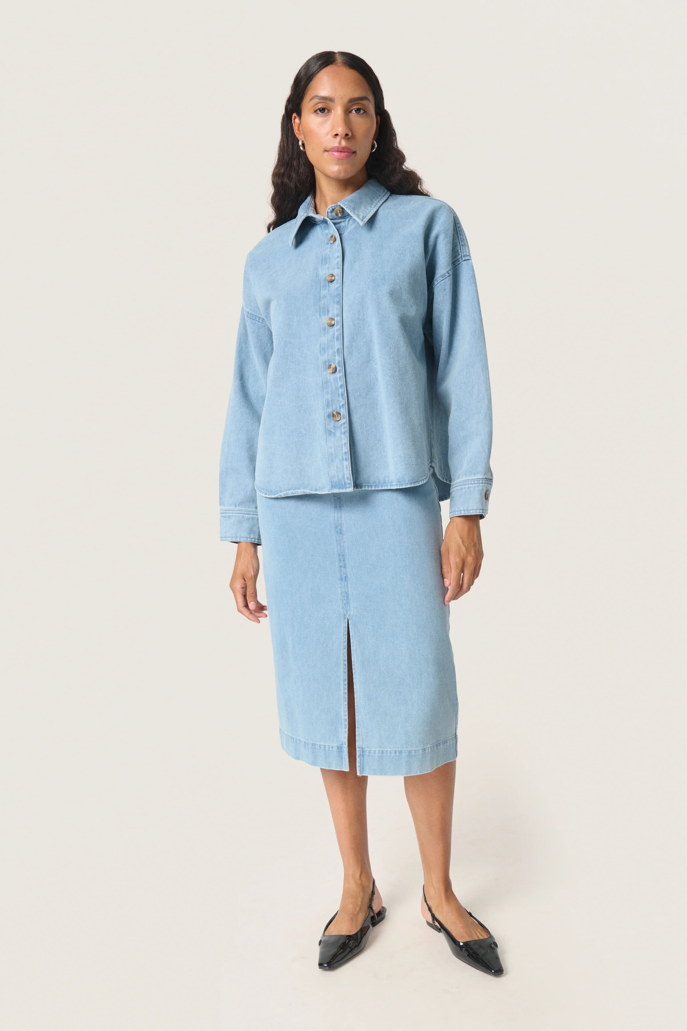 Soaked SLAnnabeth Regular Overshirt, Light Blue Denim - Image 2