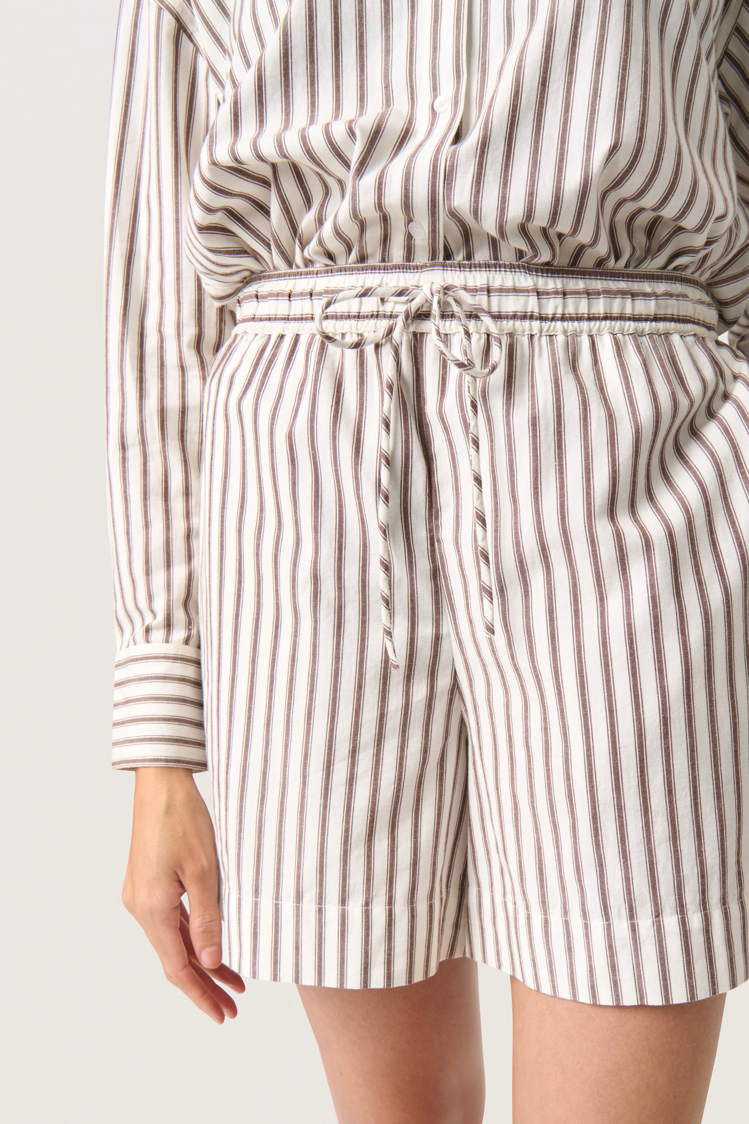 Soaked in Luxury SLMunevo Kaily Shorts Brown and White Stripe - Image 3