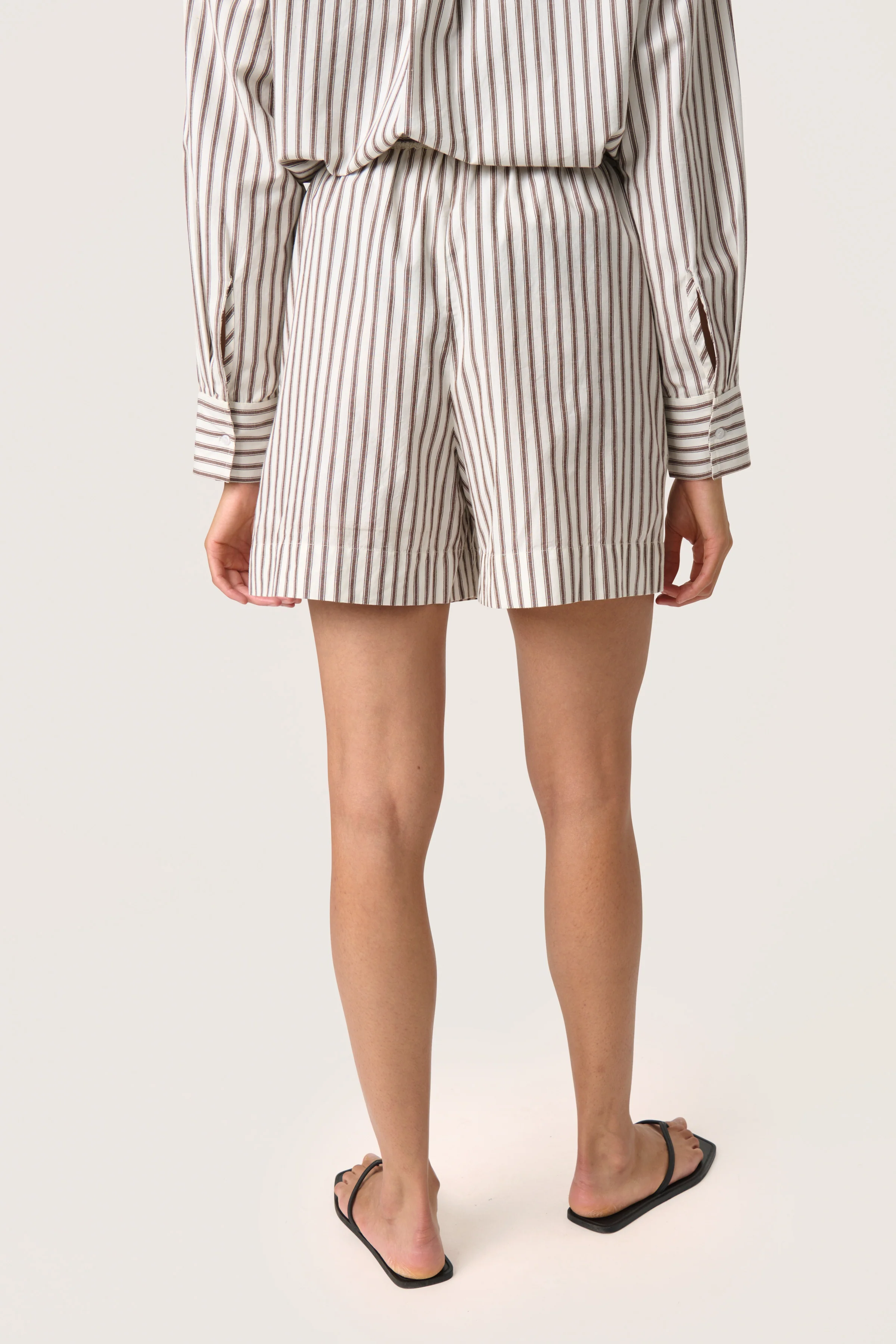 Soaked in Luxury SLMunevo Kaily Shorts Brown and White Stripe - Image 4