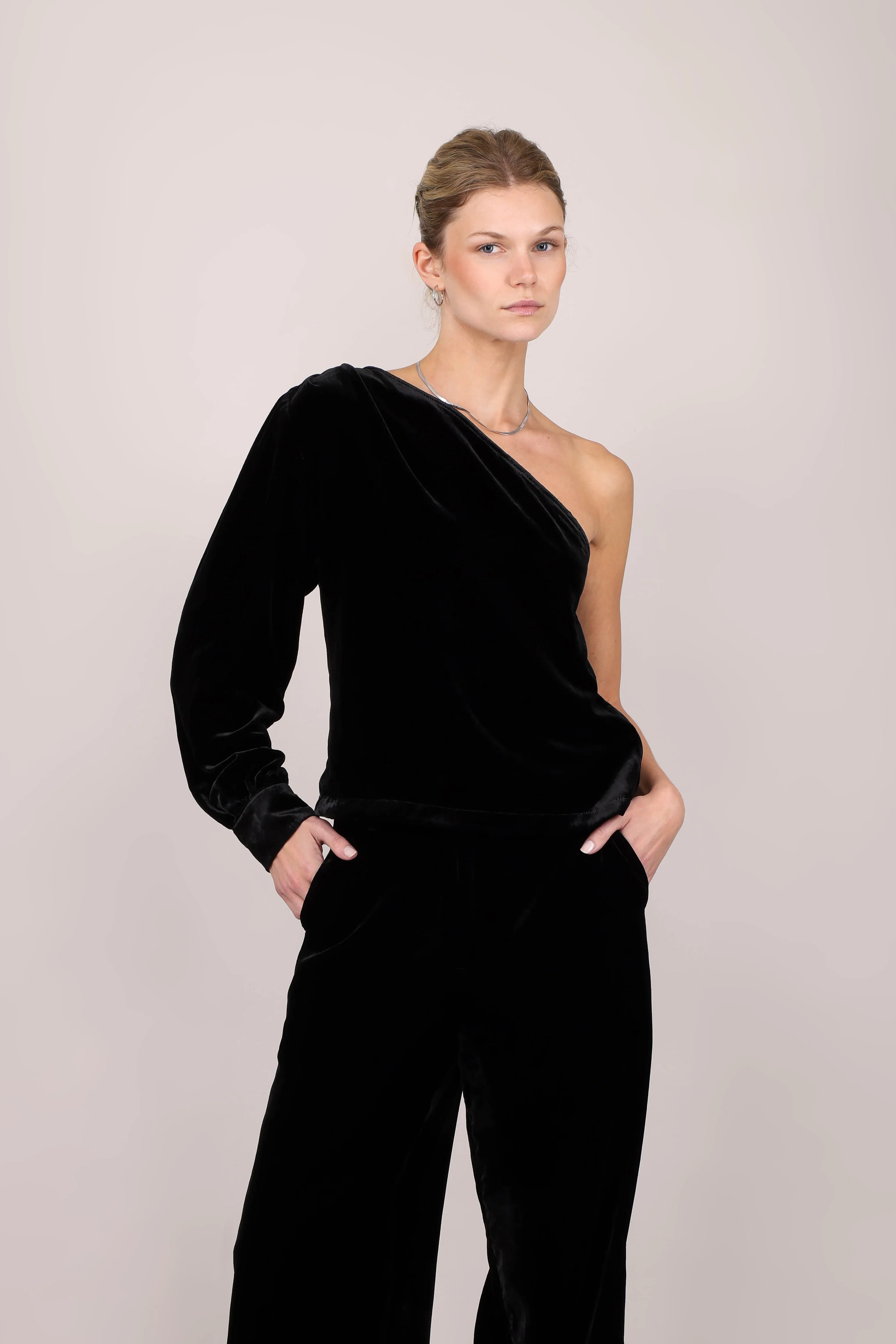 Urban Pioneers Taiwo Blouse Black - Image 3