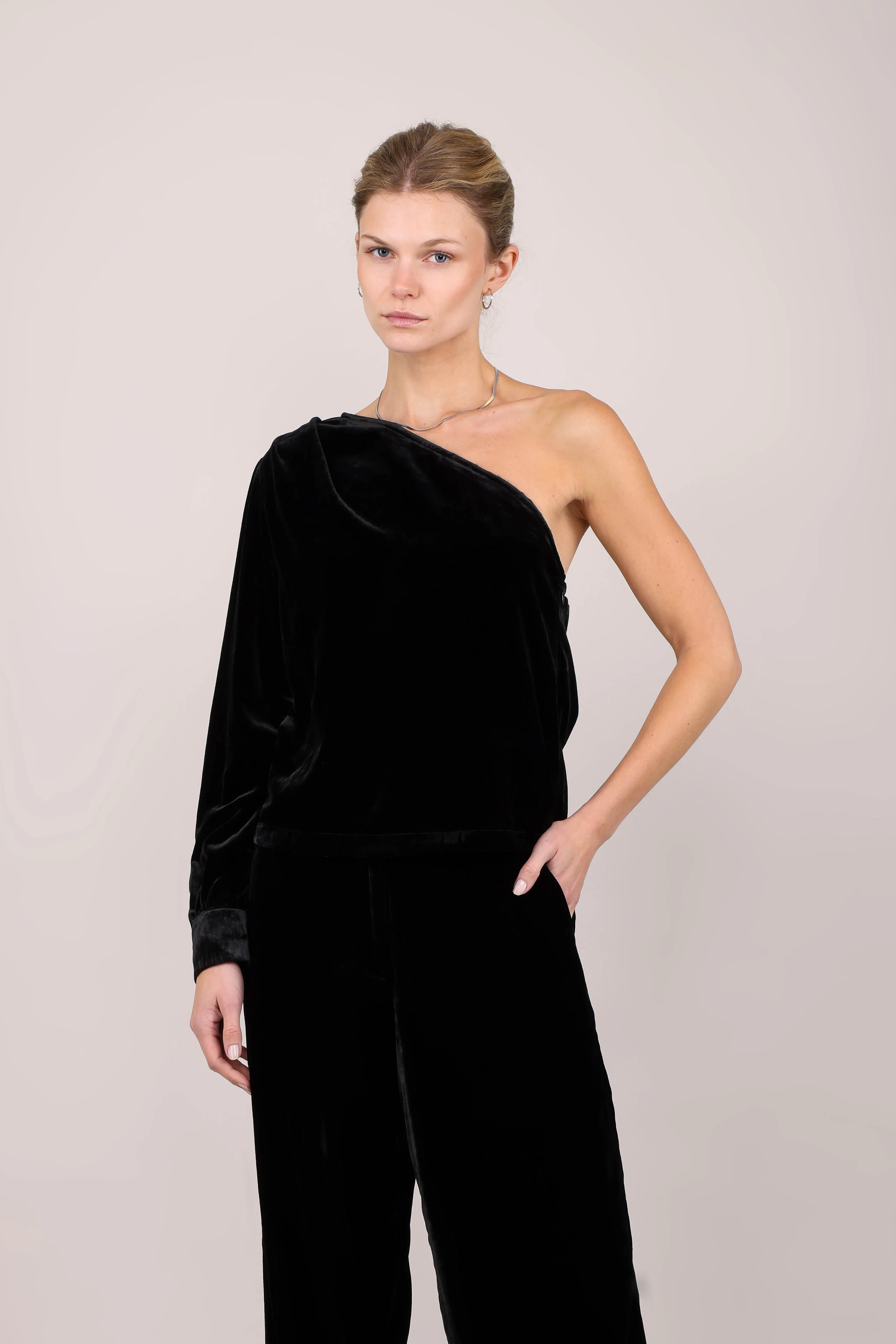 Urban Pioneers Taiwo Blouse Black - Image 4