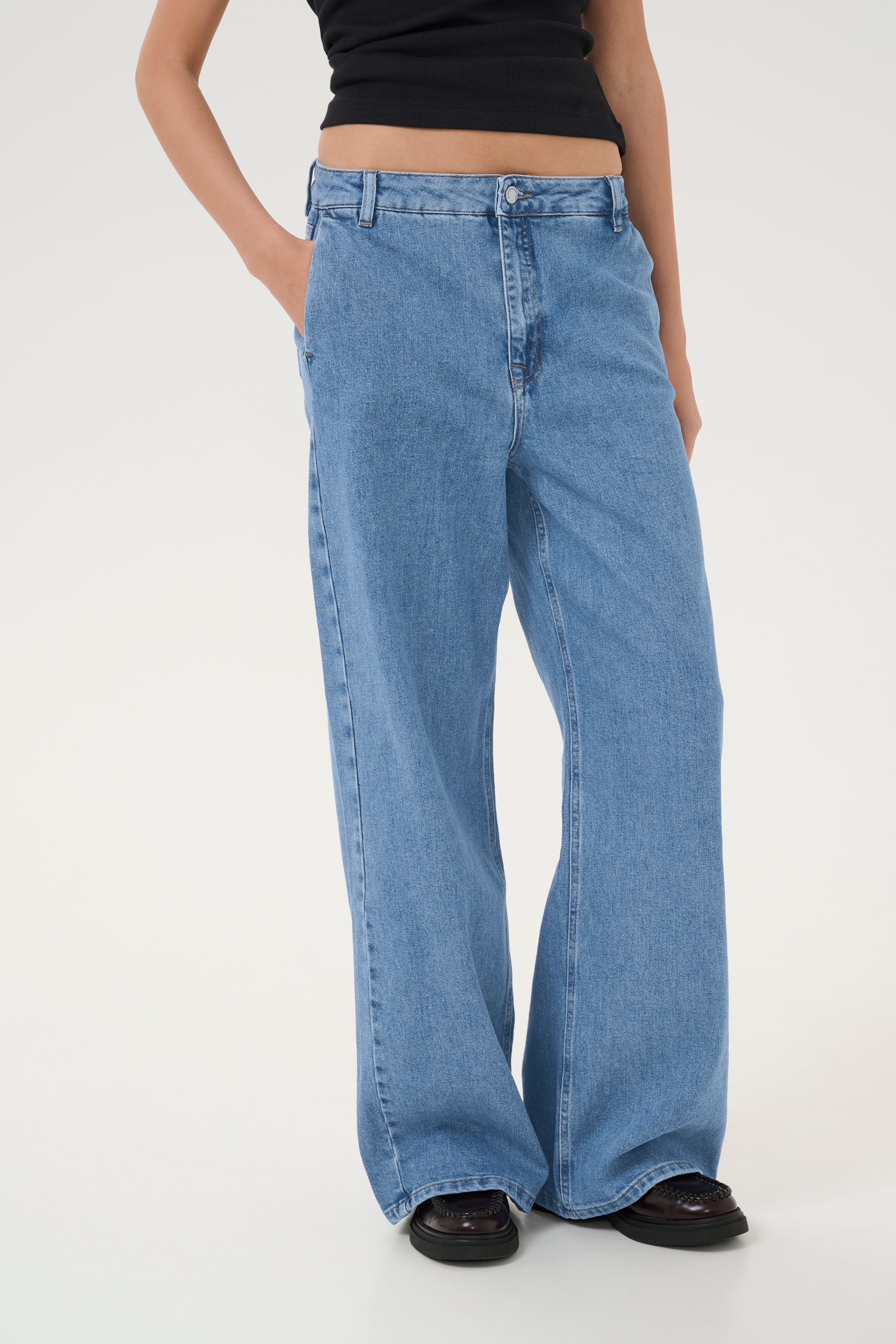 My Essential Wardrobe TusaMW 139 High Wide Y Medium Blue Retro Wash - Image 3