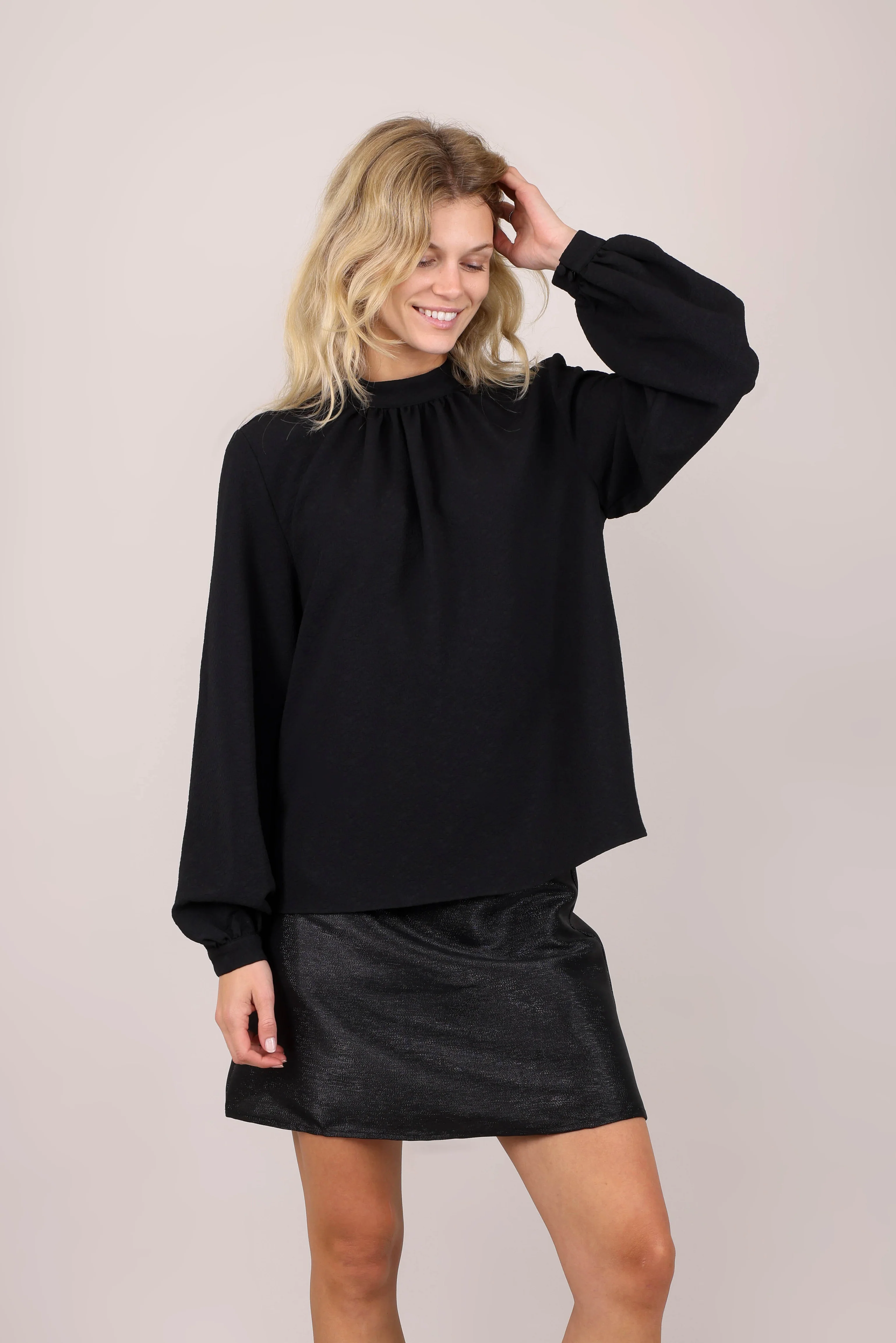 Urban Pioneers Urbi Blouse Black - Image 3